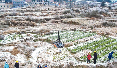 Rolling up the hoisting belt with autonomous deployment.