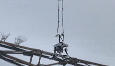 The walking wheels and tracks rotate,moving at a constant speed to remove ice.